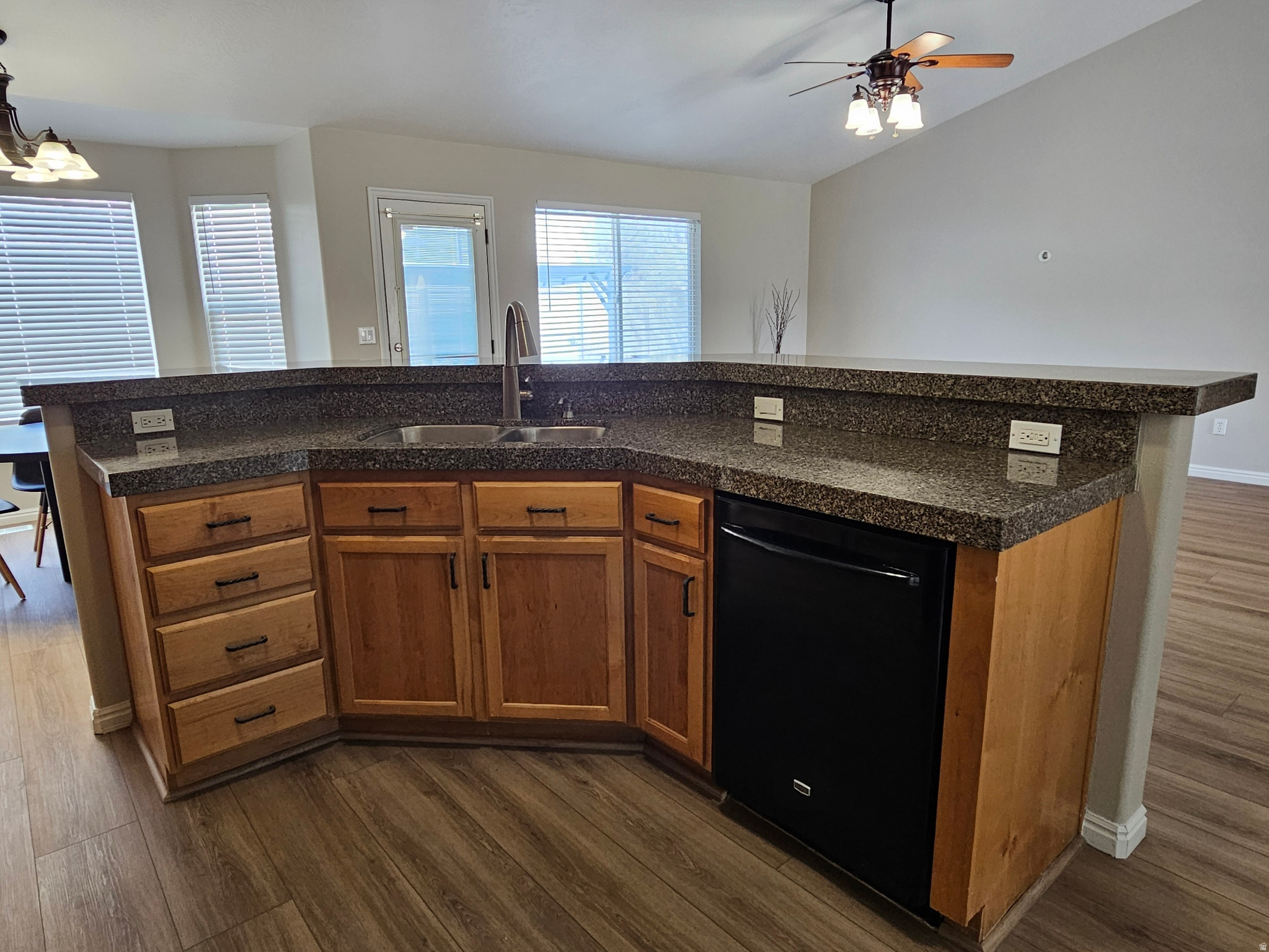 DIAMOND SUMMIT - Residential