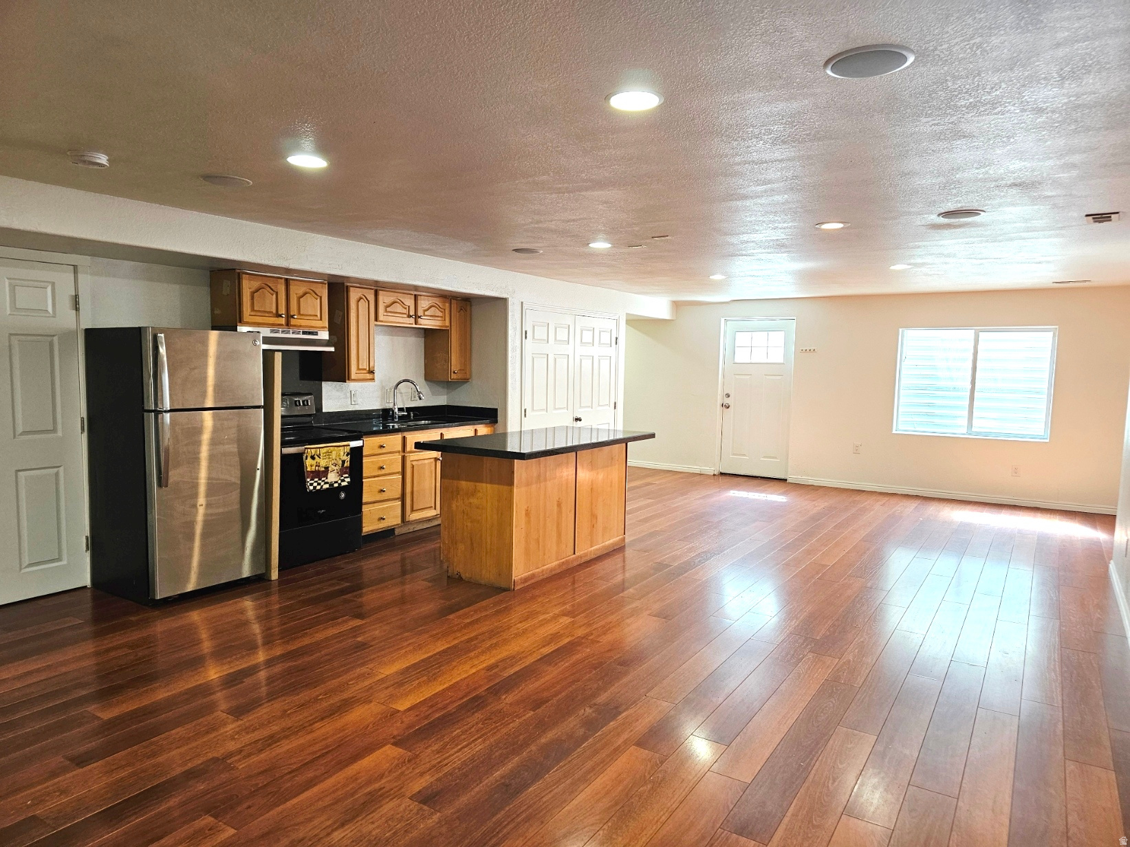 DIAMOND SUMMIT - Residential