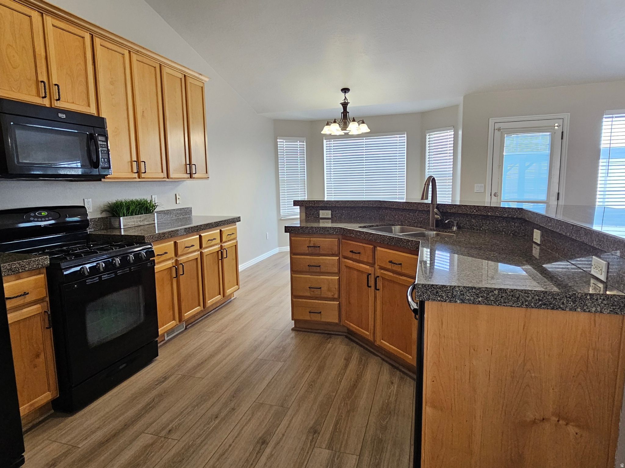 DIAMOND SUMMIT - Residential