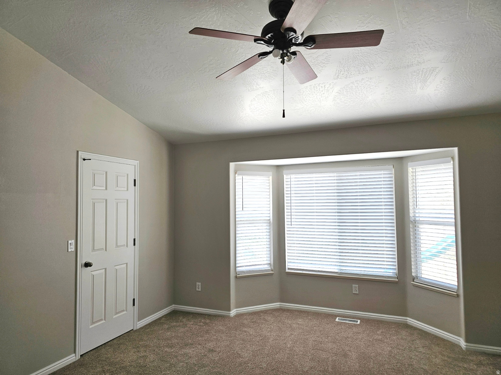 DIAMOND SUMMIT - Residential