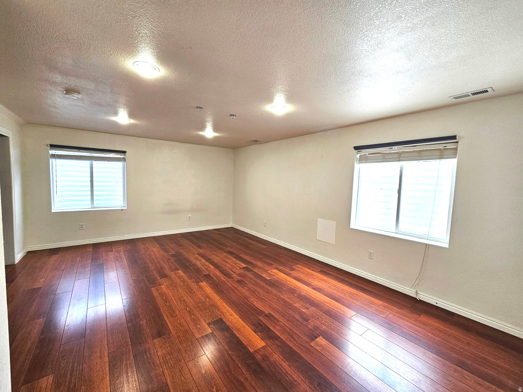 DIAMOND SUMMIT - Residential