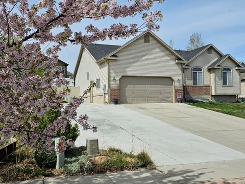 Photo of 6516 S APPLE CREEK CT W, Salt Lake City, UT 84118 (MLS # 2146475)