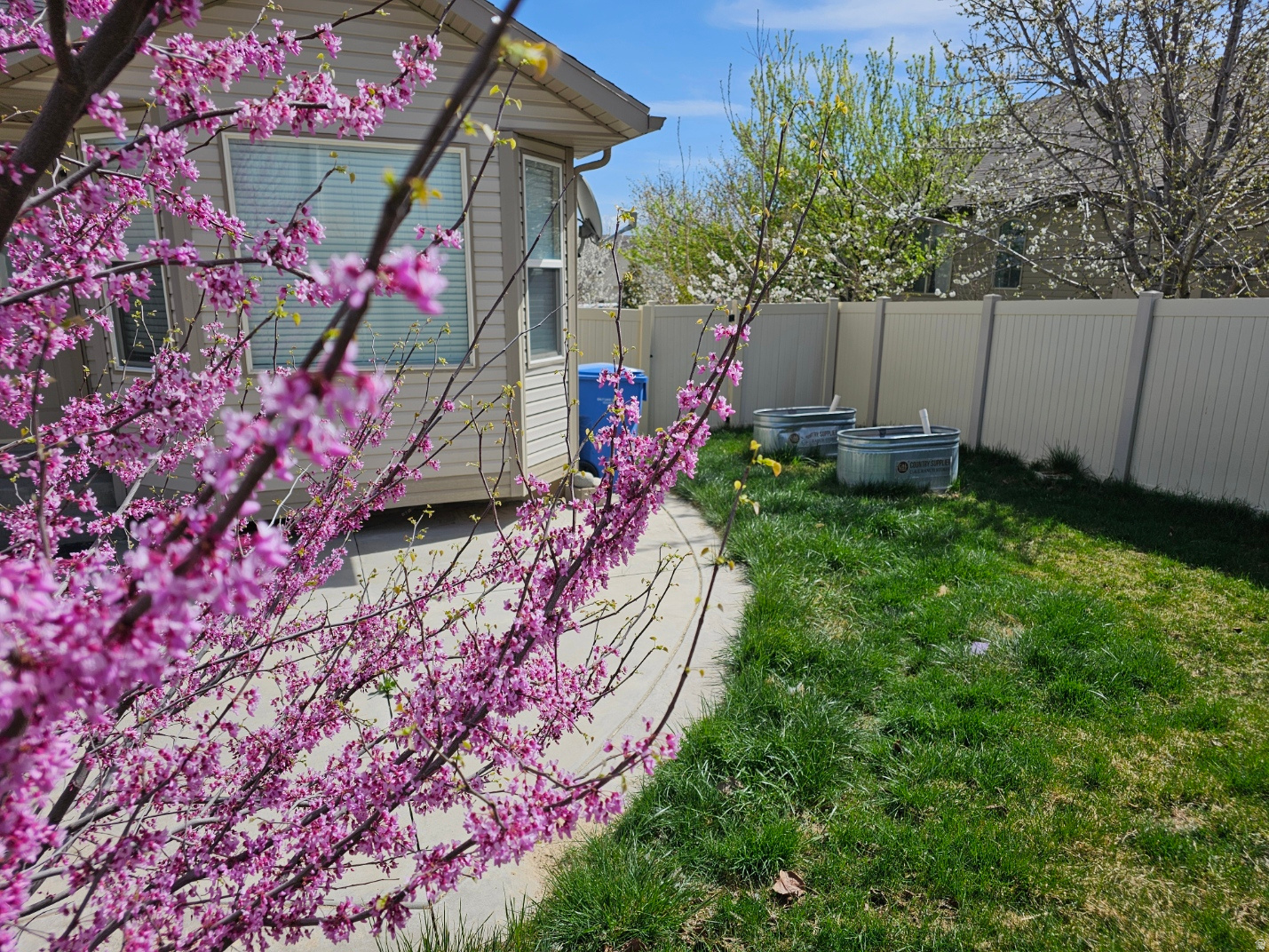 DIAMOND SUMMIT - Residential