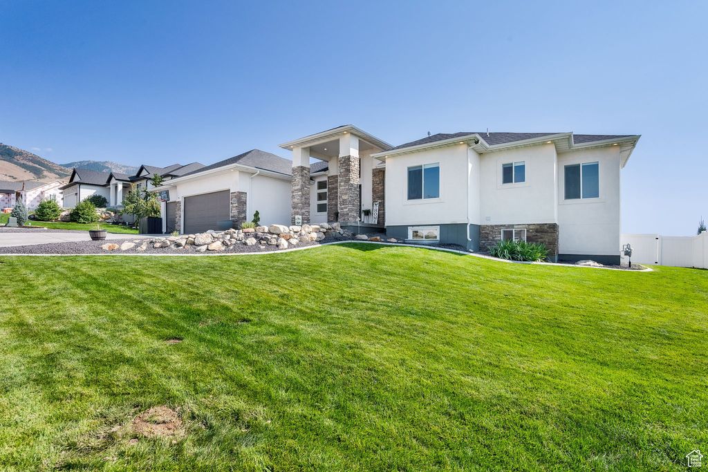 Photo of 1222 E 300 S, Smithfield, UT 84335 (MLS # 2110503)