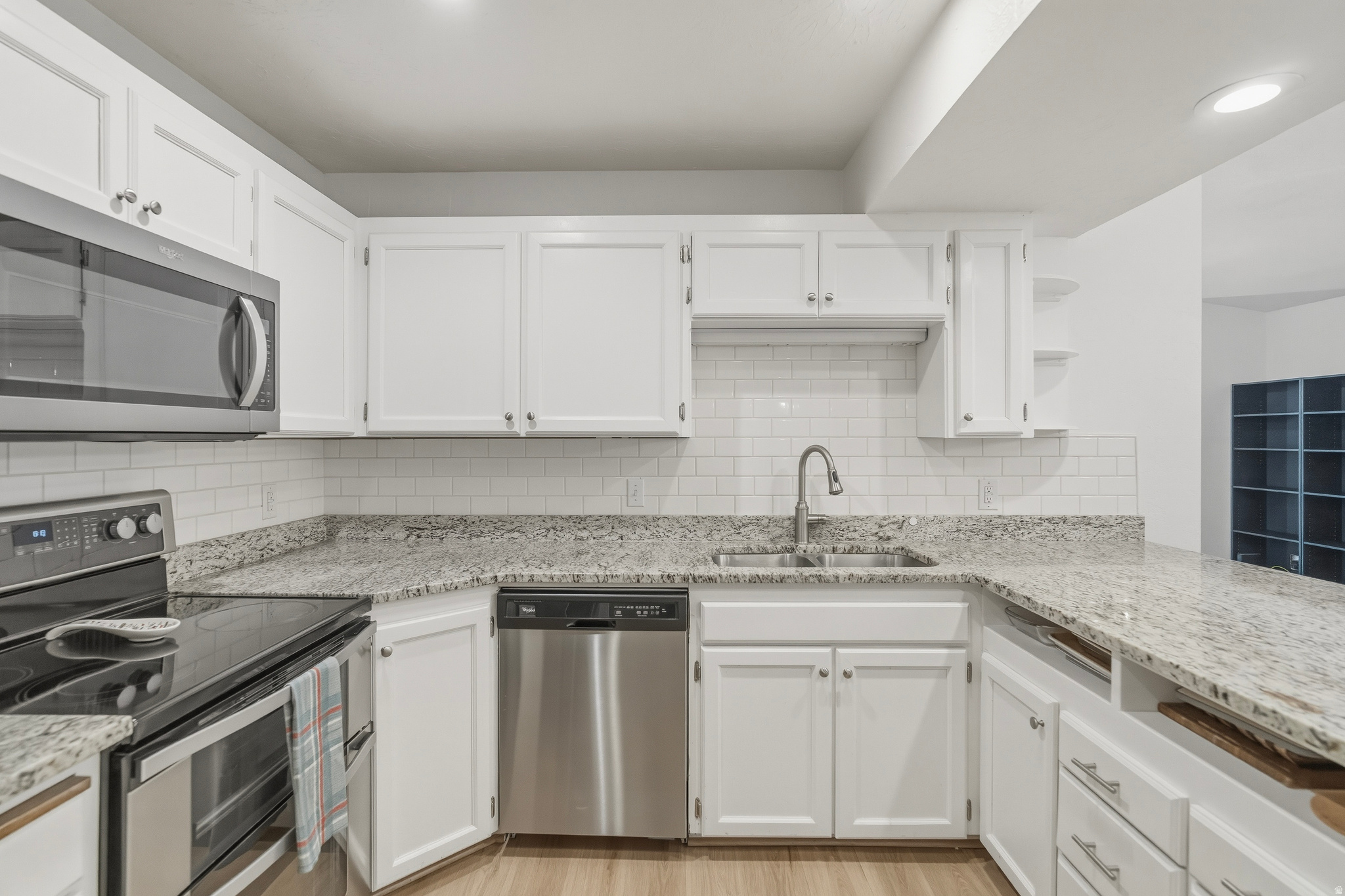 SUNRISE VILLAGE TH A - Residential