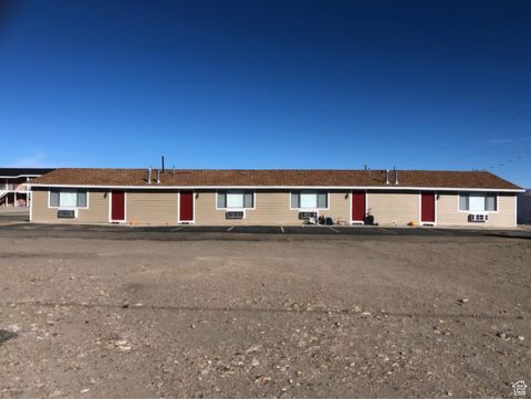Photo of 570 W MAIN ST, Green River, UT 84525 (MLS # 2020514) Photo of 570 W MAIN ST, Green River, UT 84525 (MLS # 2020514)