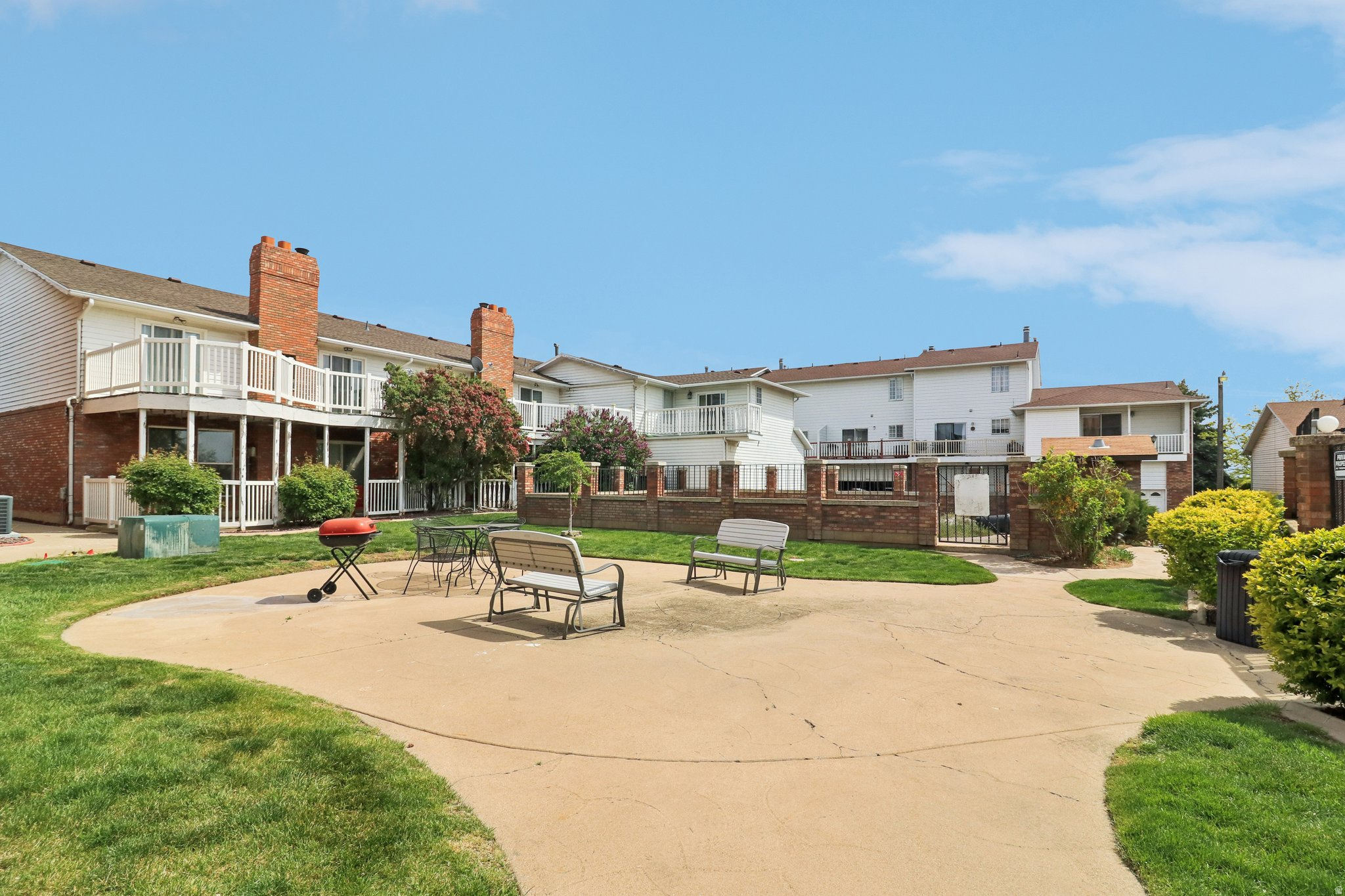 ROSEWOOD MANNER - Residential