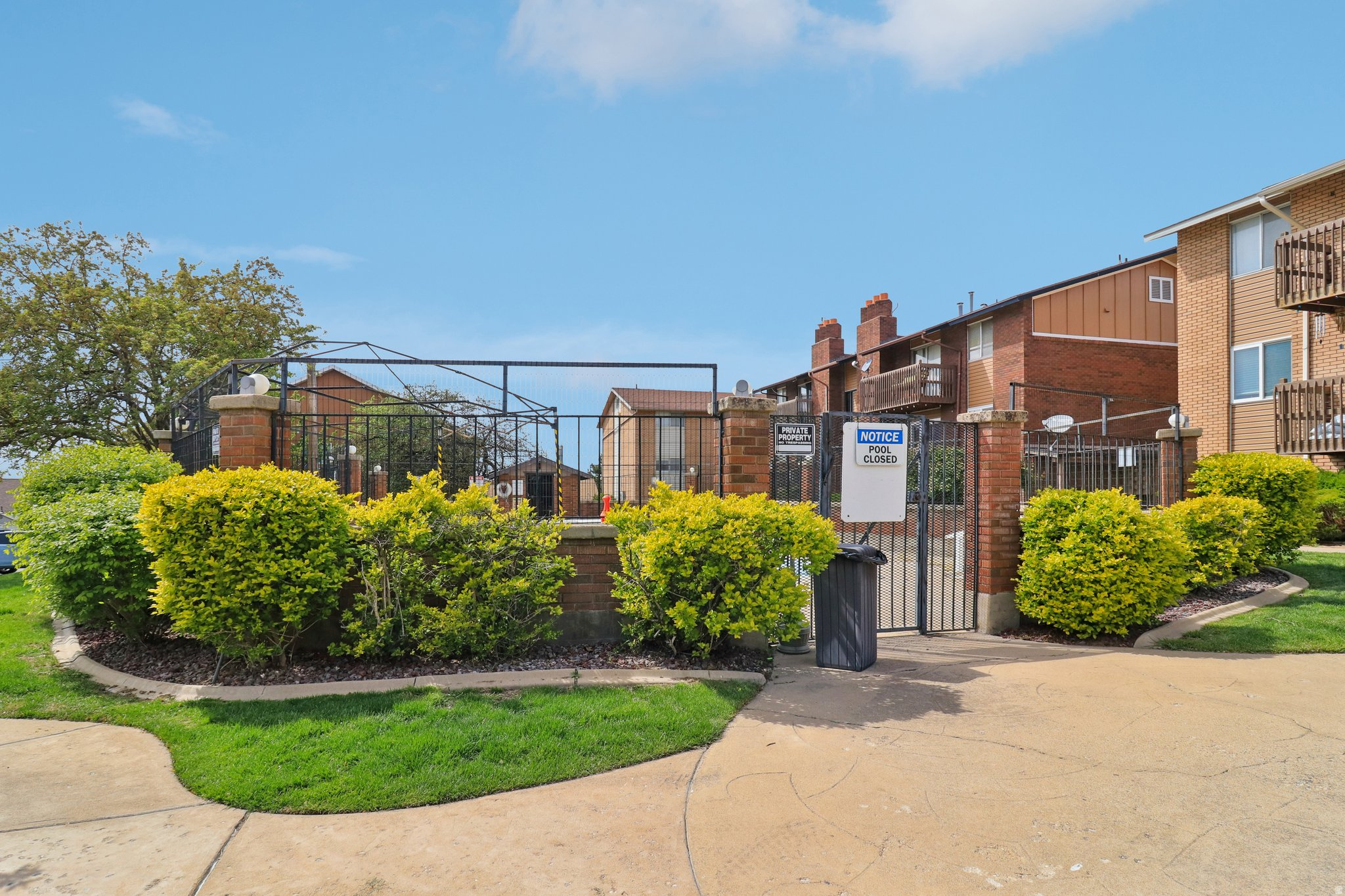 ROSEWOOD MANNER - Residential