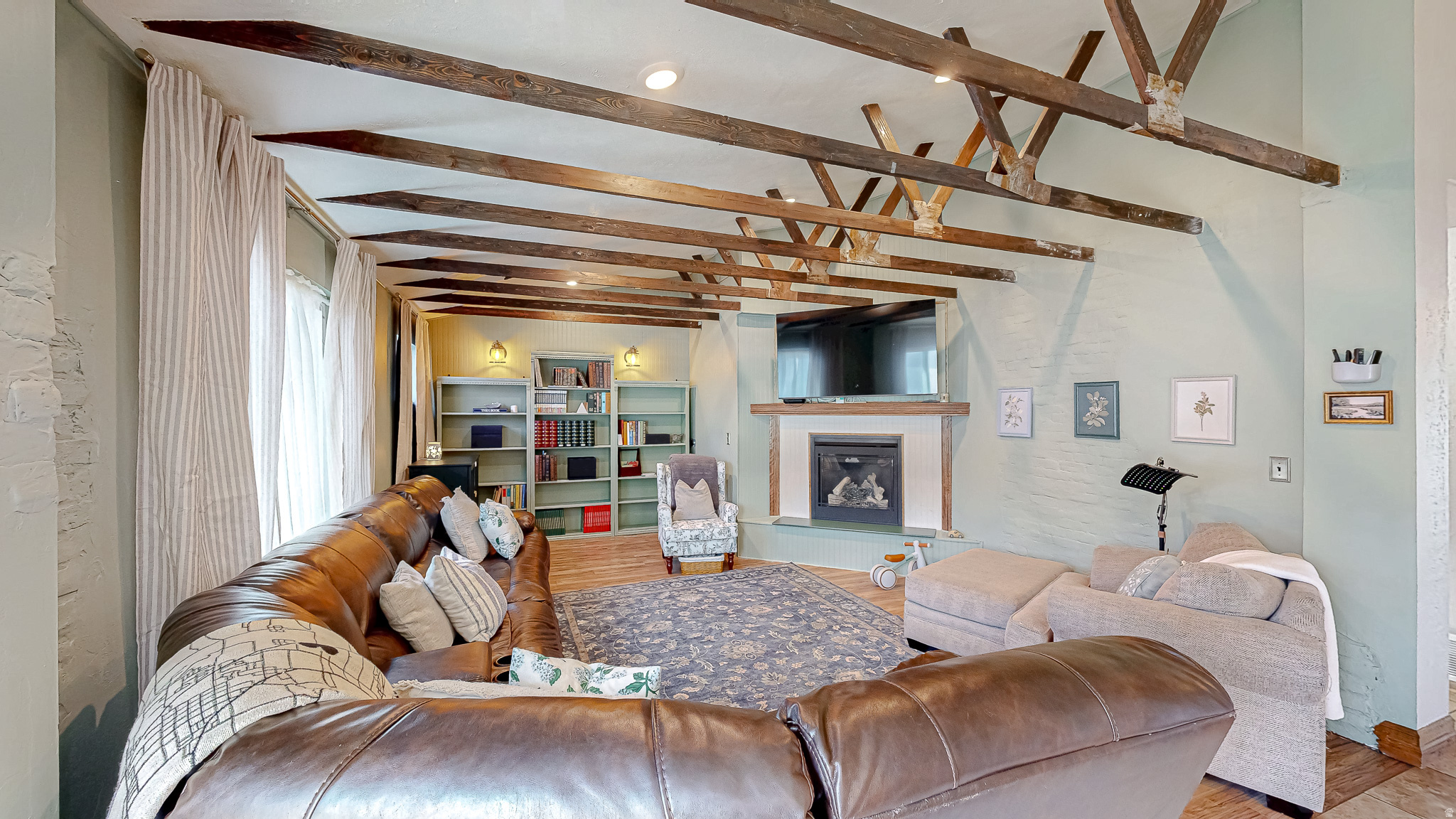 MOUNTAIN VIEW - Residential