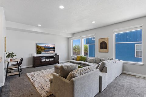 Tiny photo for 370 W KNIGHTS LN, Layton, UT 84041 (MLS # 2158621)