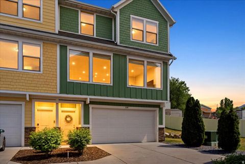 Photo of 370 W KNIGHTS LN, Layton, UT 84041 (MLS # 2158621)