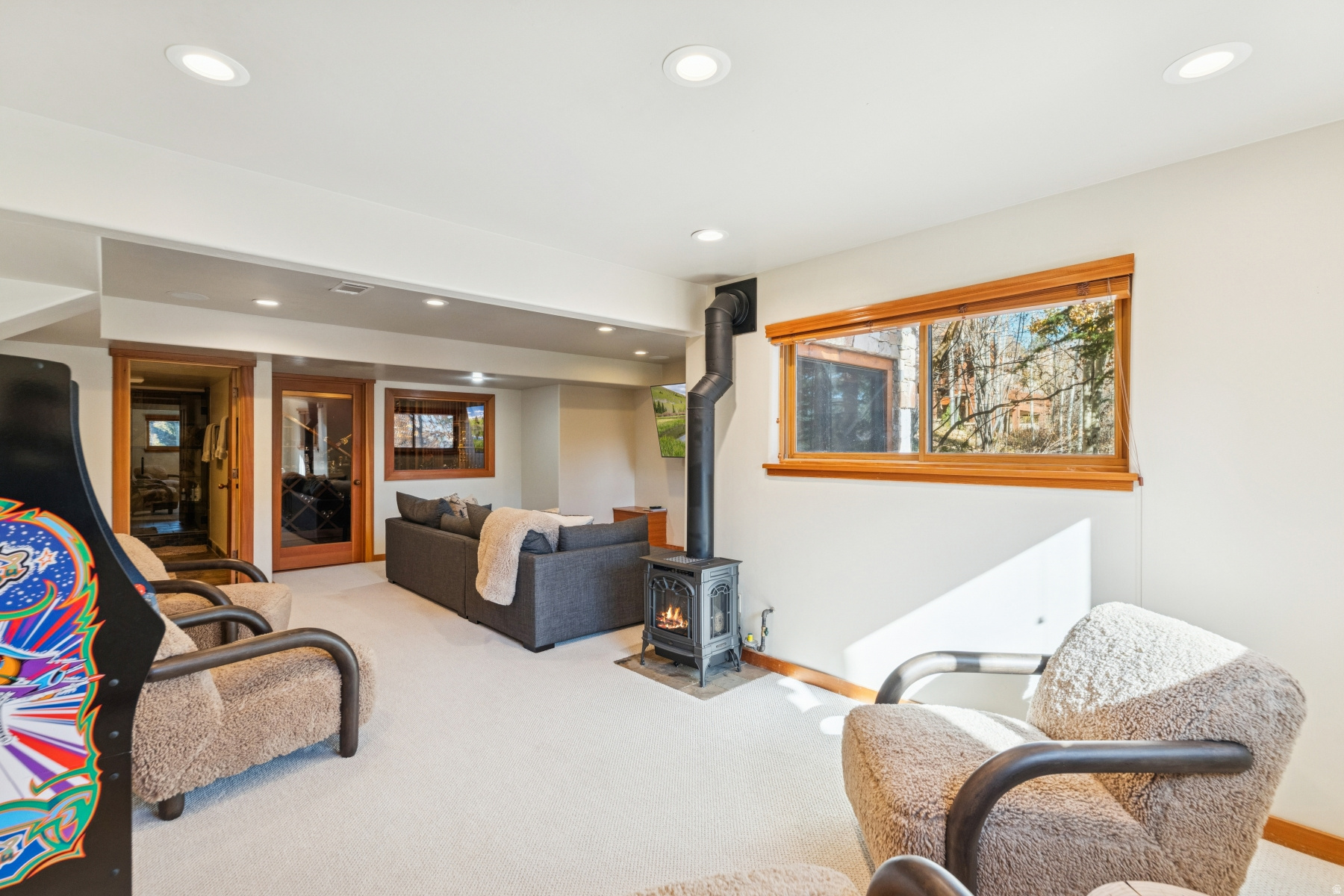 Park City, Utah 84098, United States, 4 Bedrooms Bedrooms, ,4 BathroomsBathrooms,Residential,Active,239098