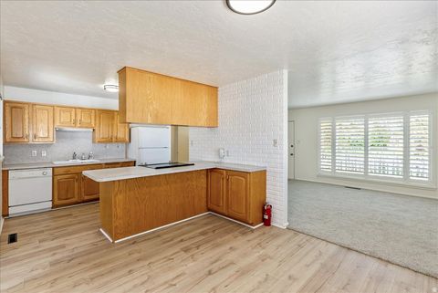 Tiny photo for 1324 N VICTORIA WAY, Salt Lake City, UT 84116 (MLS # 2159940)