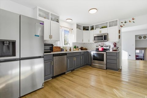 Tiny photo for 252 S 400 E, Payson, UT 84651 (MLS # 2123137)