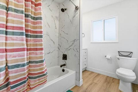 Tiny photo for 252 S 400 E, Payson, UT 84651 (MLS # 2123137)