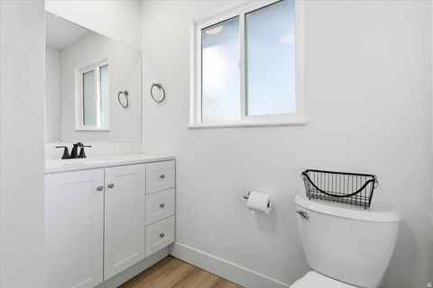 Tiny photo for 252 S 400 E, Payson, UT 84651 (MLS # 2123137)