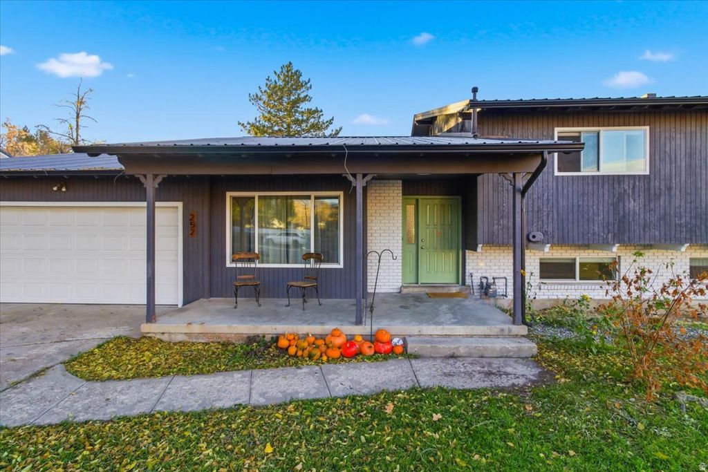 Photo of 252 S 400 E, Payson, UT 84651 (MLS # 2123137)