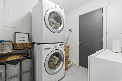 Tiny photo for 252 S 400 E, Payson, UT 84651 (MLS # 2123137)