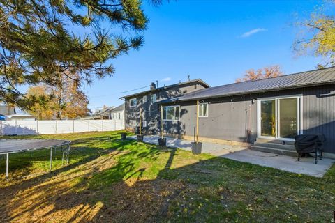 Tiny photo for 252 S 400 E, Payson, UT 84651 (MLS # 2123137)