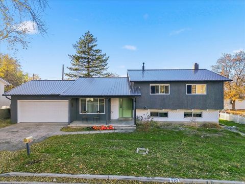 Tiny photo for 252 S 400 E, Payson, UT 84651 (MLS # 2123137)