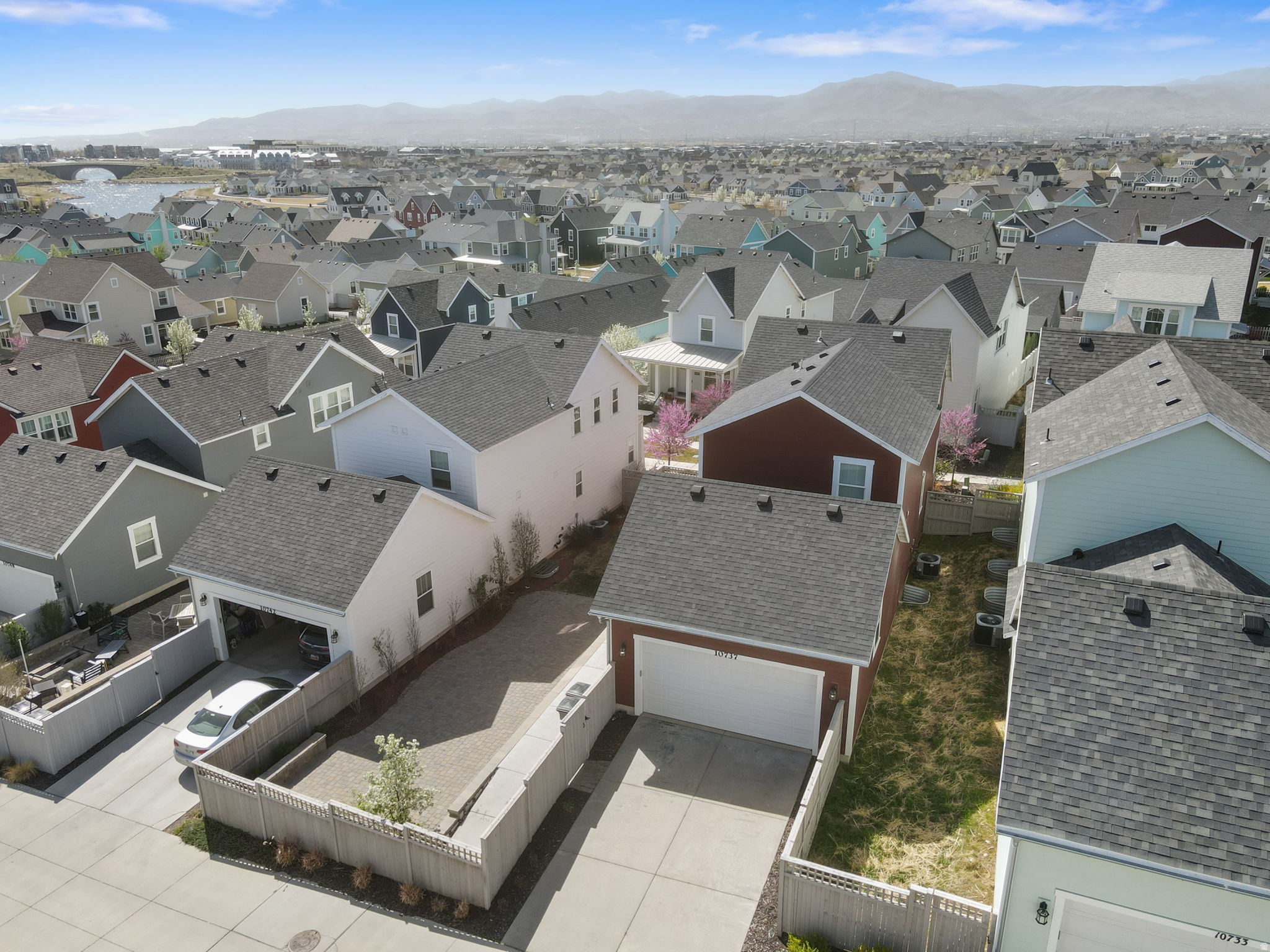 DAYBREAK - Residential