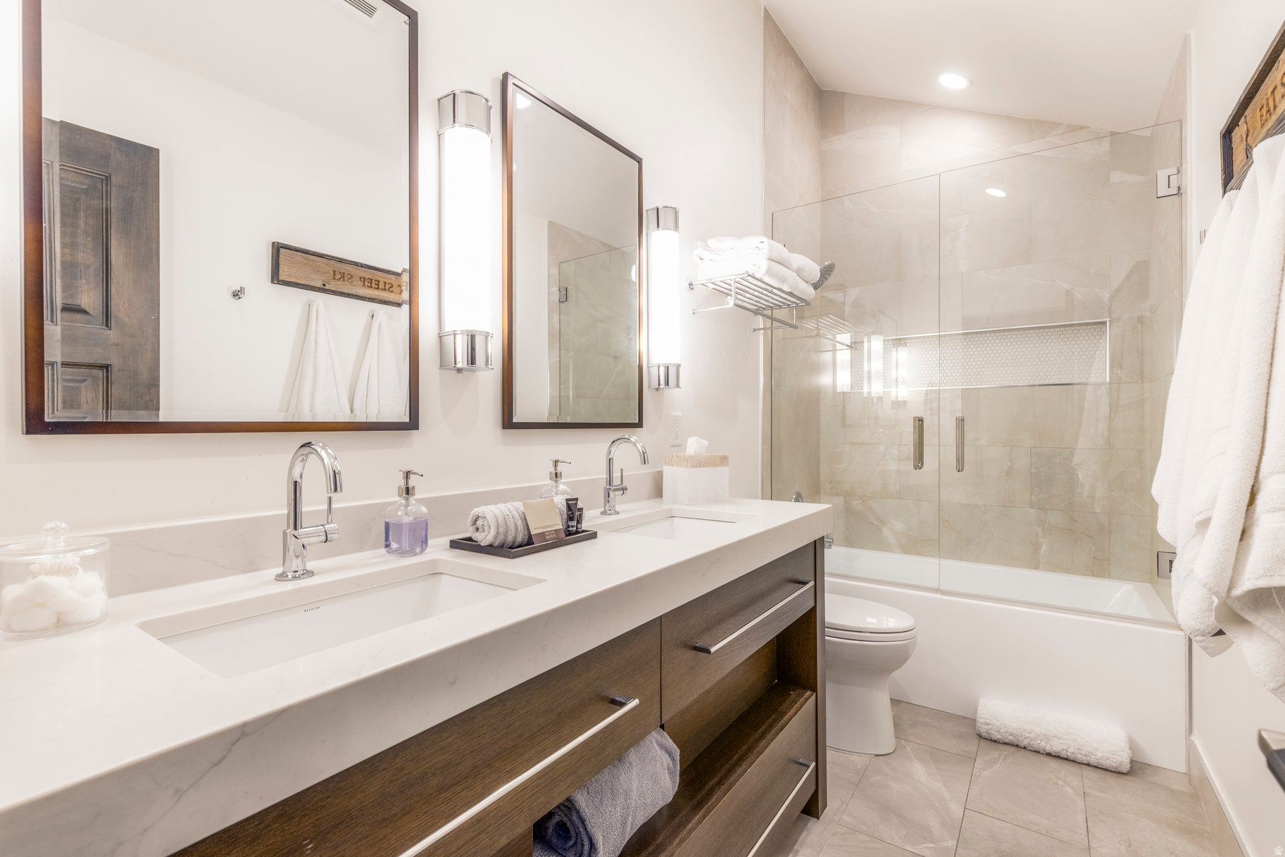 THREE KINGS - Residential