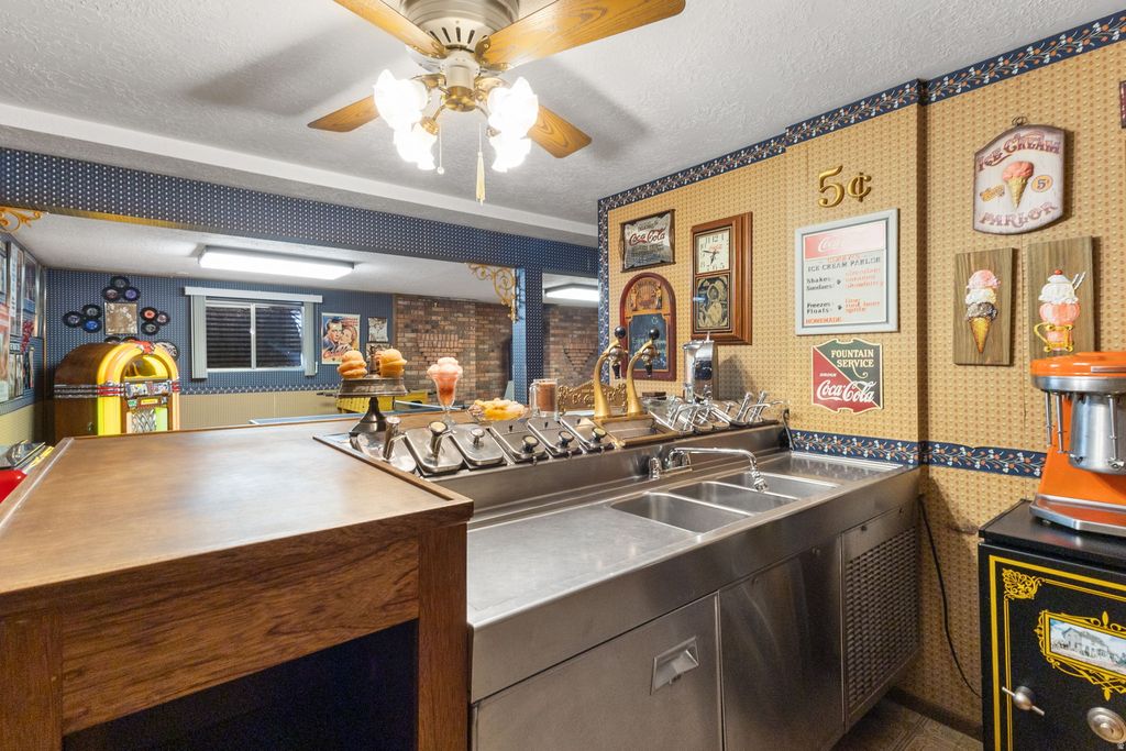 Photo of 5547 S 100 E, Washington Terrace, UT 84405 (MLS # 2119865)