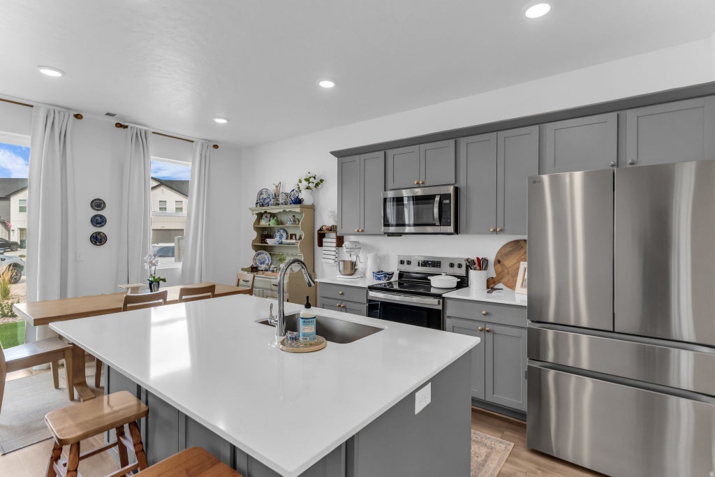 Photo of 1542 N SUMMER SPRINGS COVE Cv, Salem, UT 84653 (MLS # 2185695)