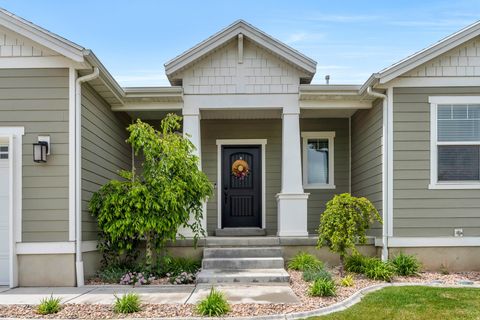 Photo of 701 S CROOKET POST WAY W, Saratoga Springs, UT 84045 (MLS # 2138840)