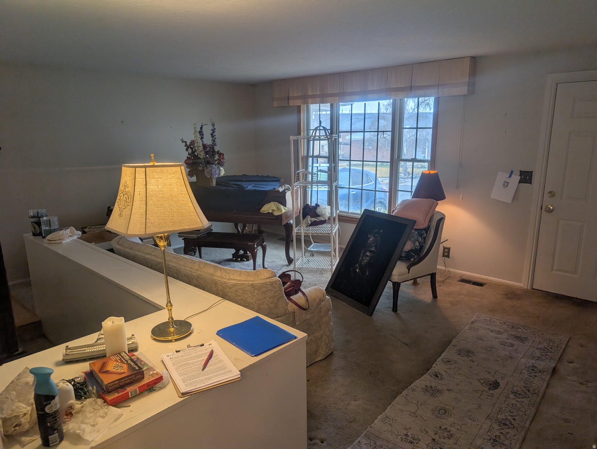 Main image without alt text