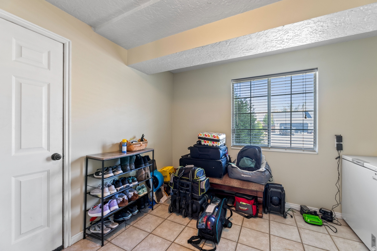 STRAWBERRY POINTE - Residential