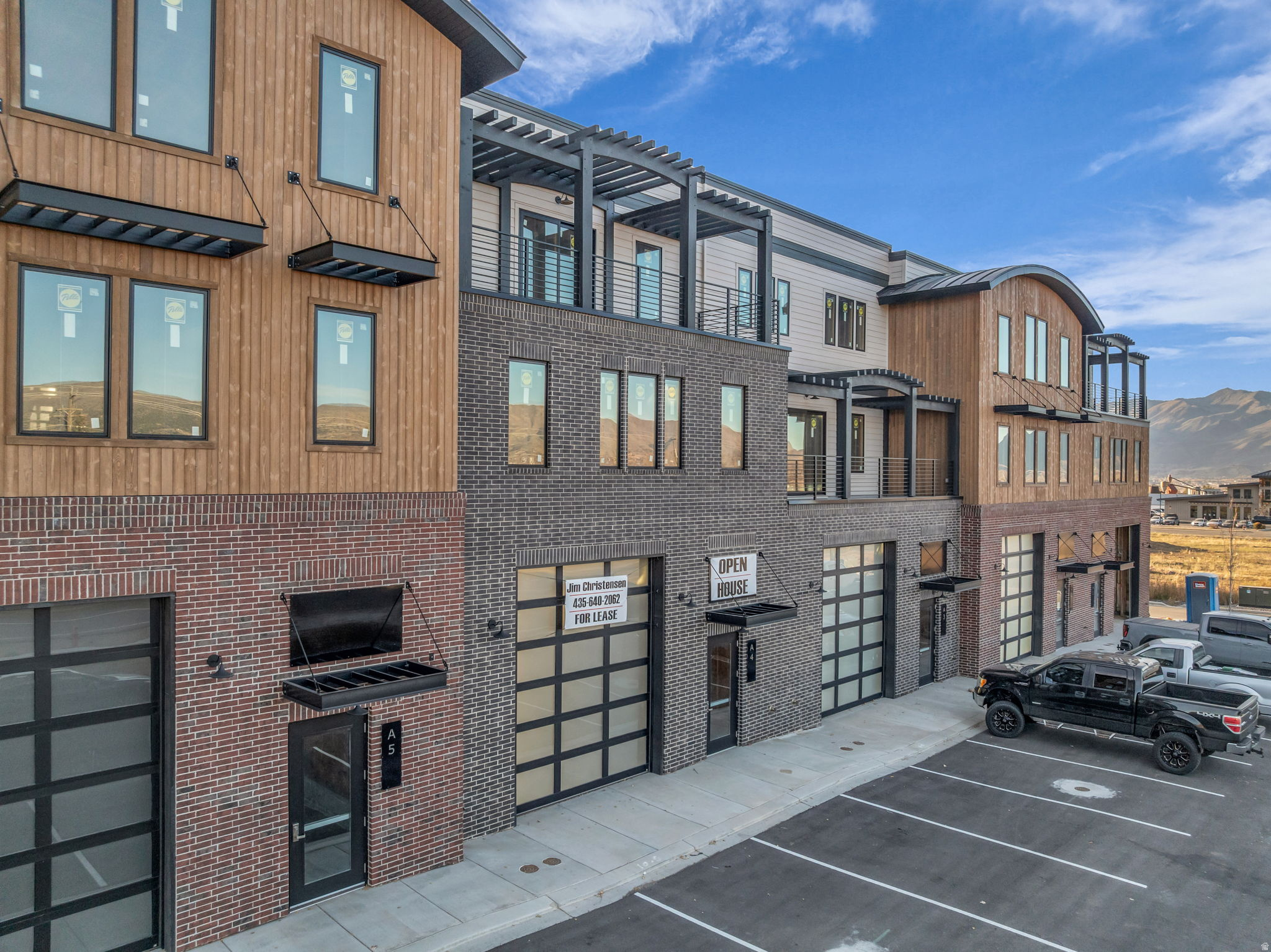 MOUNTAIN VIEW COMMONS - Residential