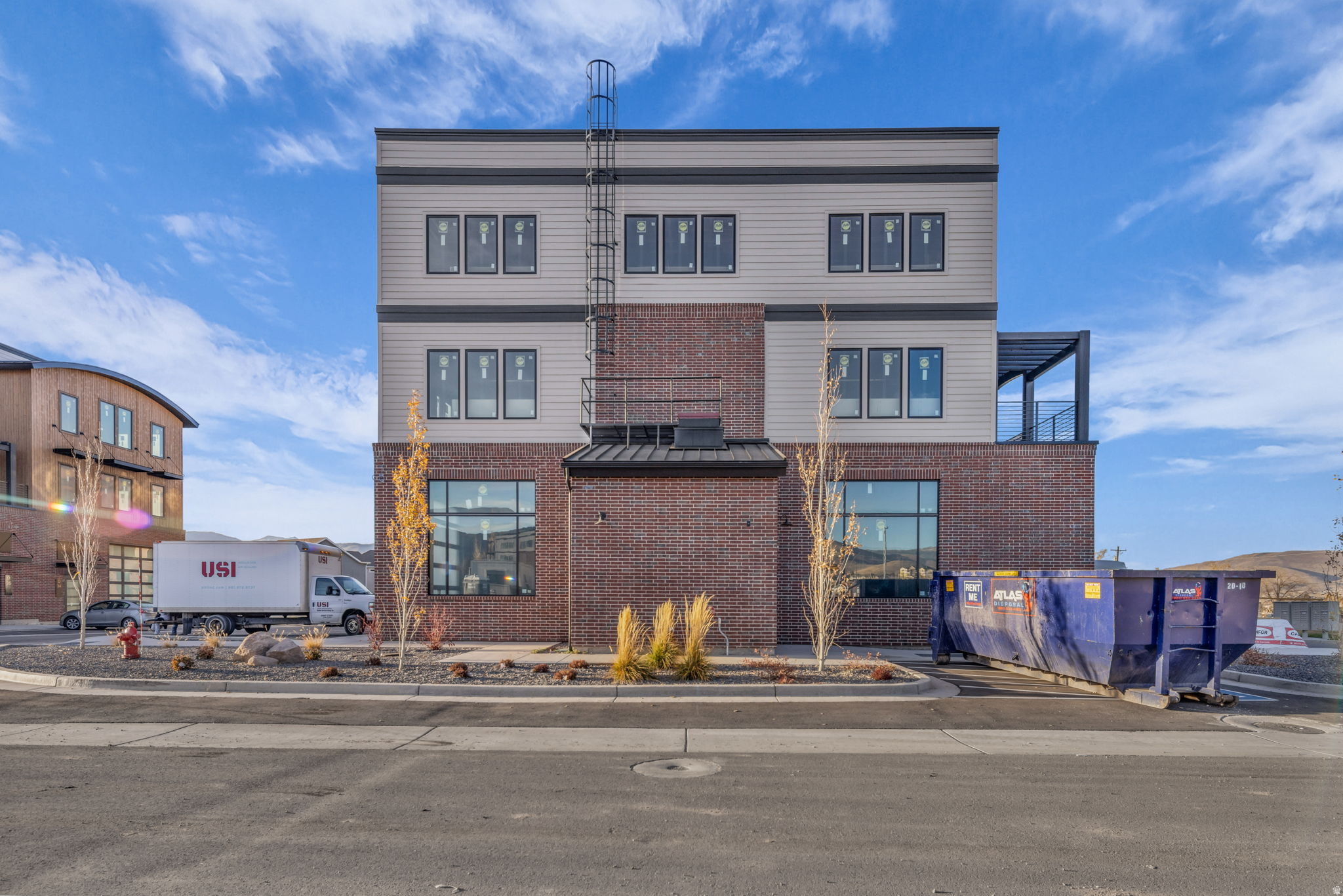 MOUNTAIN VIEW COMMONS - Residential