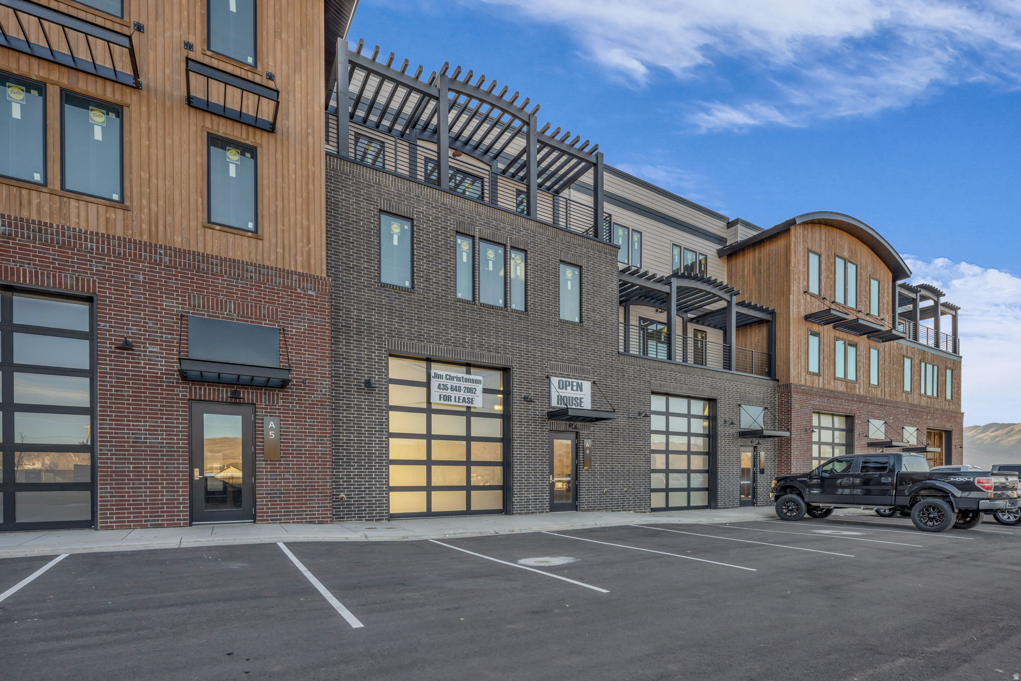 MOUNTAIN VIEW COMMONS - Residential