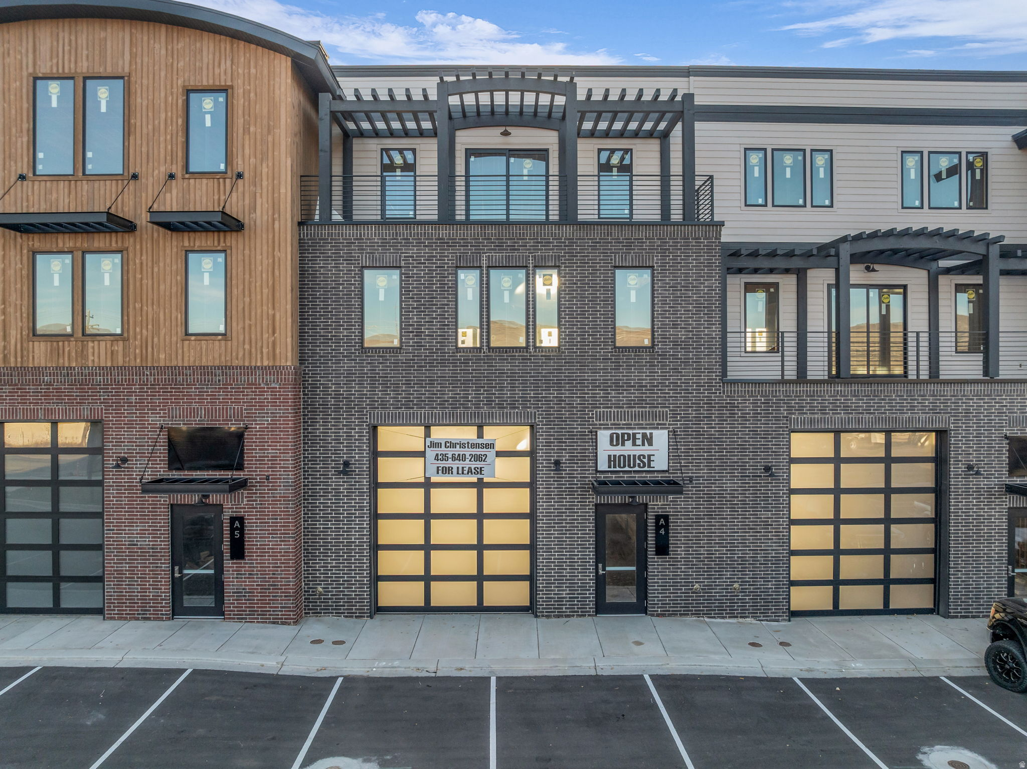 MOUNTAIN VIEW COMMONS - Residential