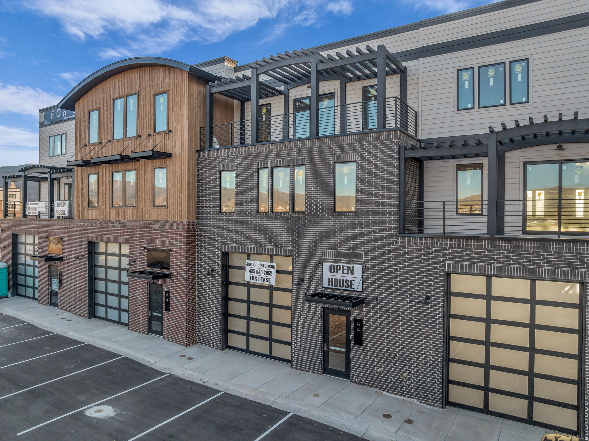 MOUNTAIN VIEW COMMONS - Residential