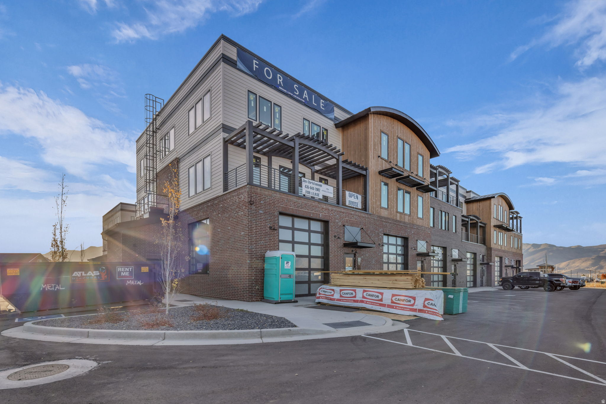 MOUNTAIN VIEW COMMONS - Residential