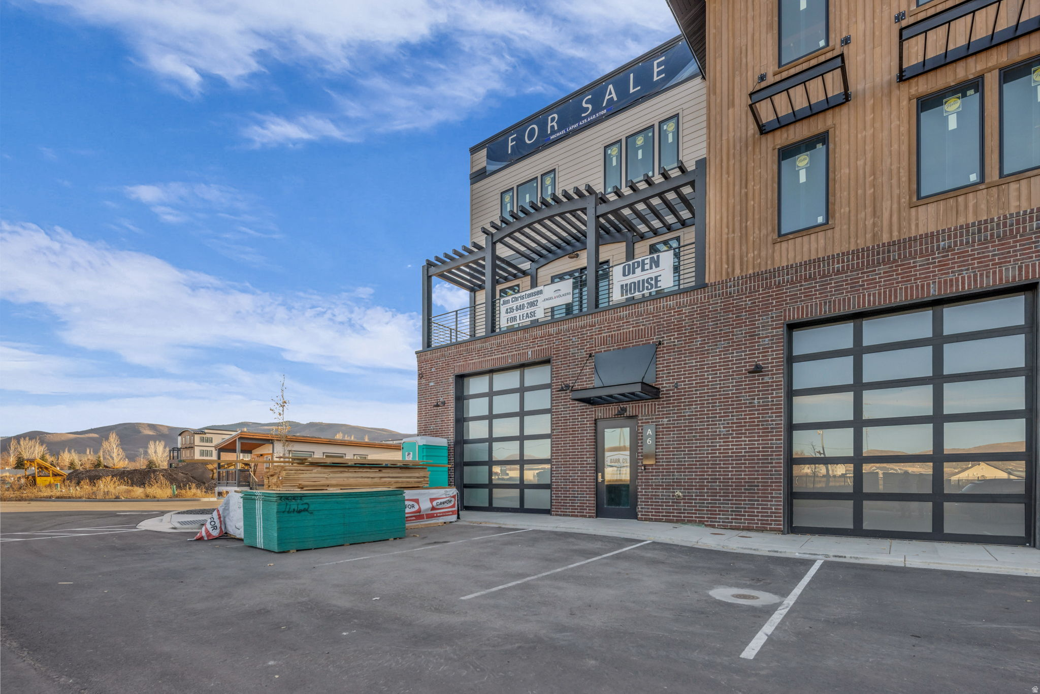 MOUNTAIN VIEW COMMONS - Residential