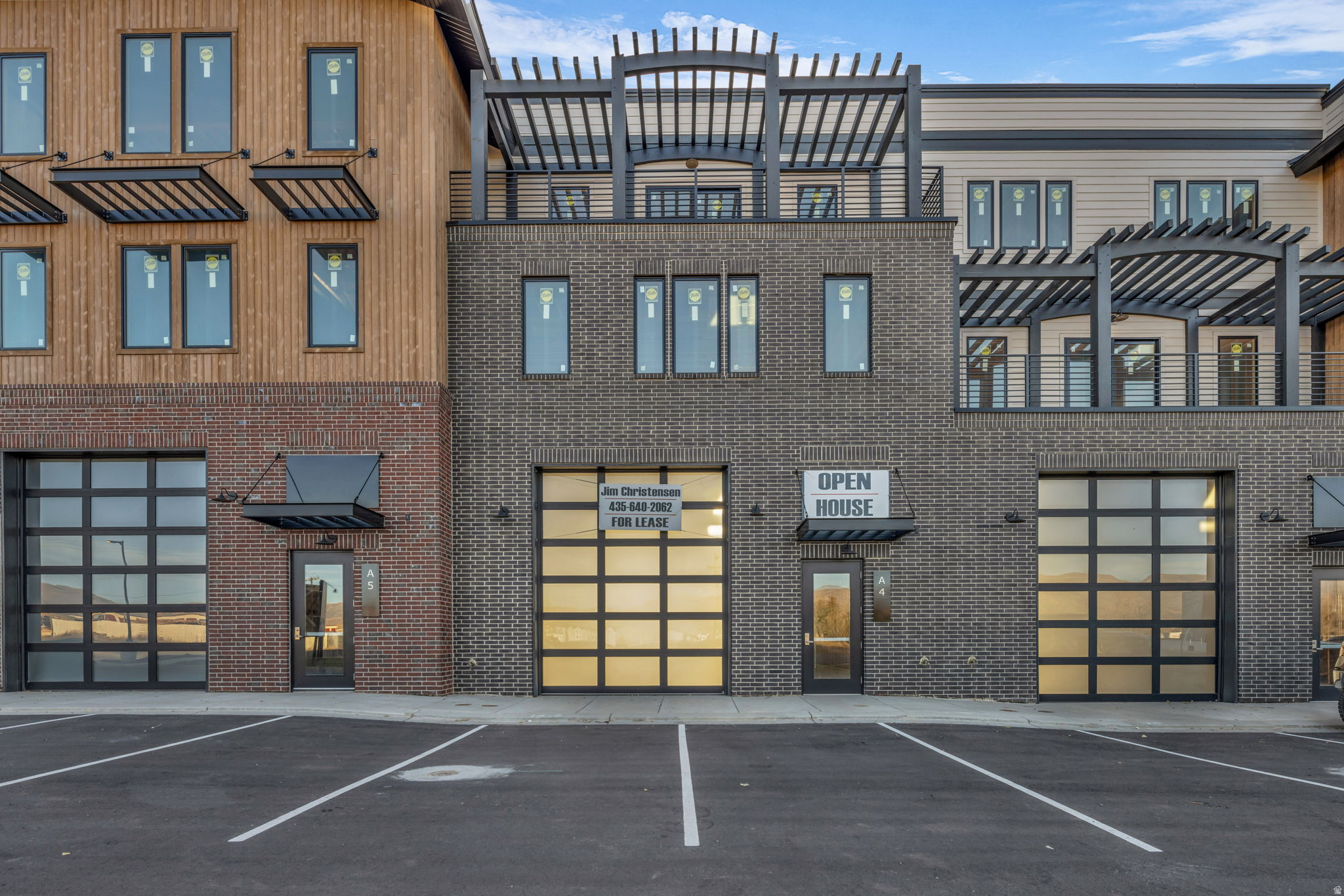 MOUNTAIN VIEW COMMONS - Residential