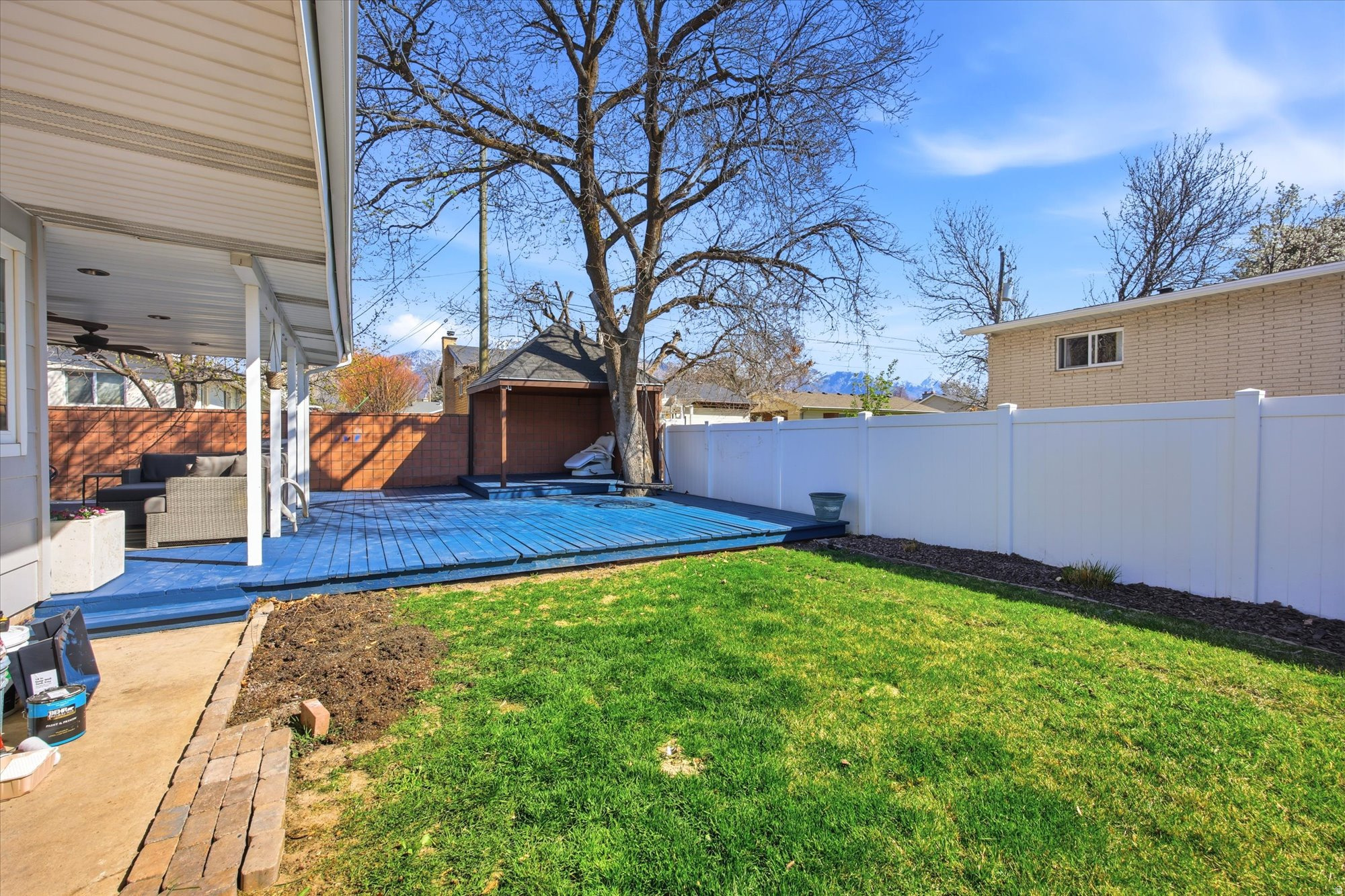 FULLER GARDENS - Residential