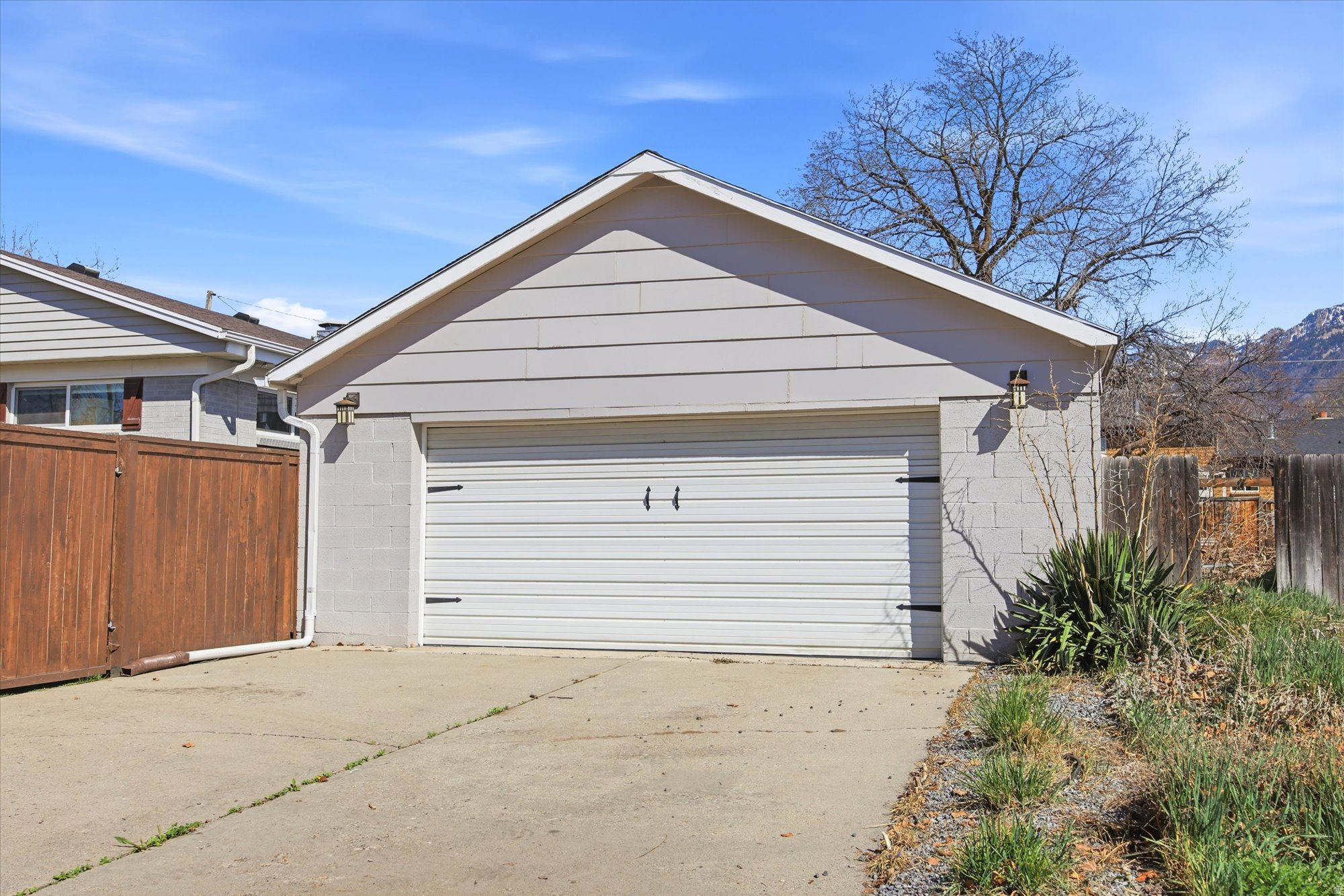 FULLER GARDENS - Residential