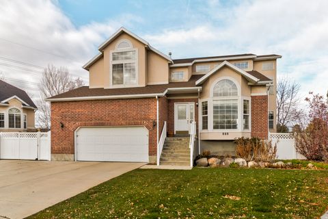 Photo of 888 W ROCKHILL POINT CV, Taylorsville, UT 84123 (MLS # 2126411)