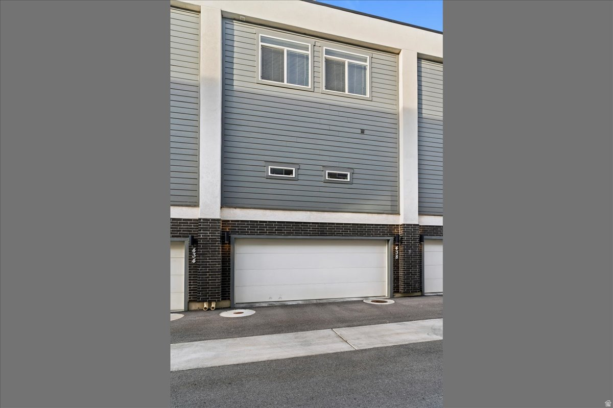 THE UNION TOWNHOMES - Residential