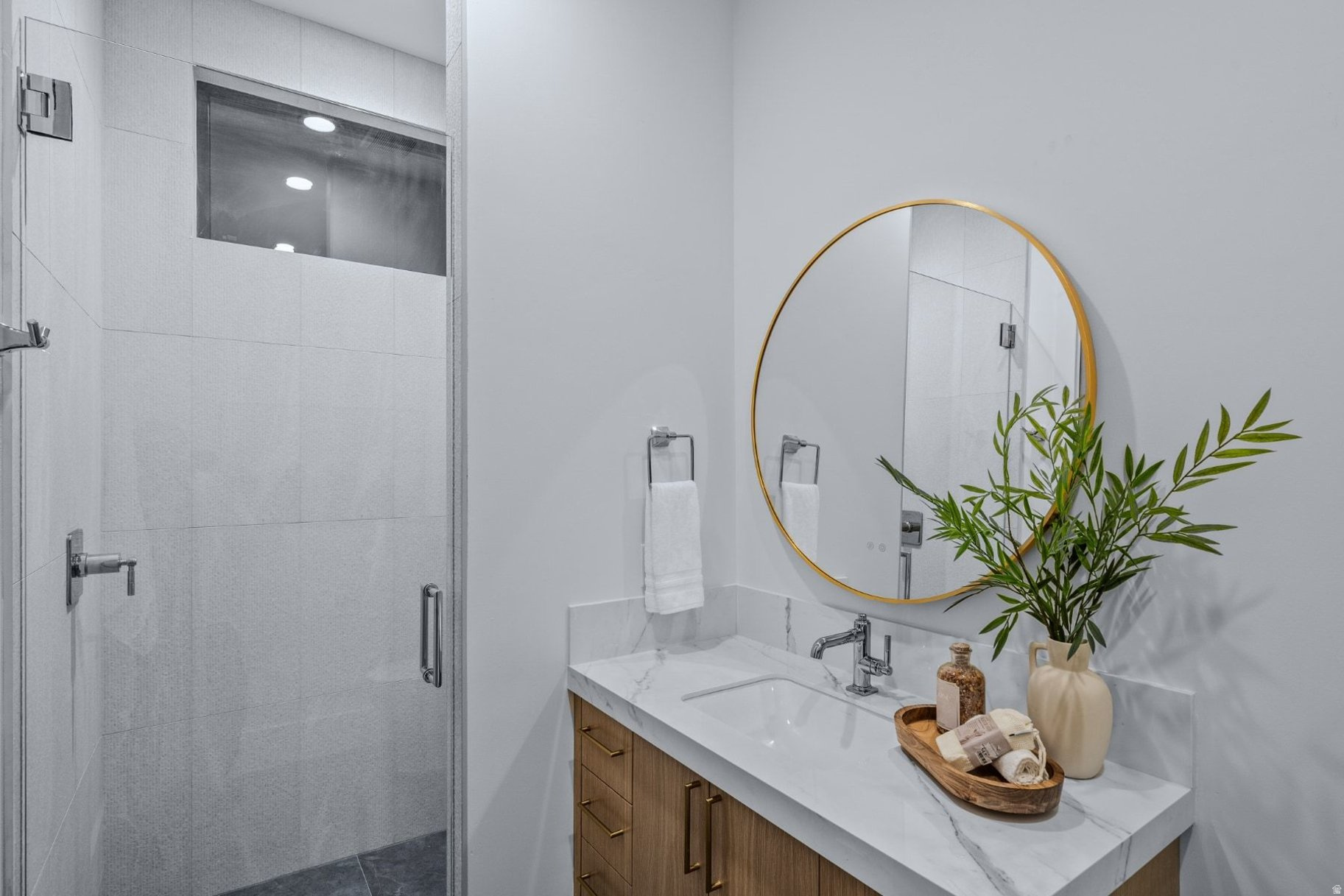 RED LEDGES - Residential