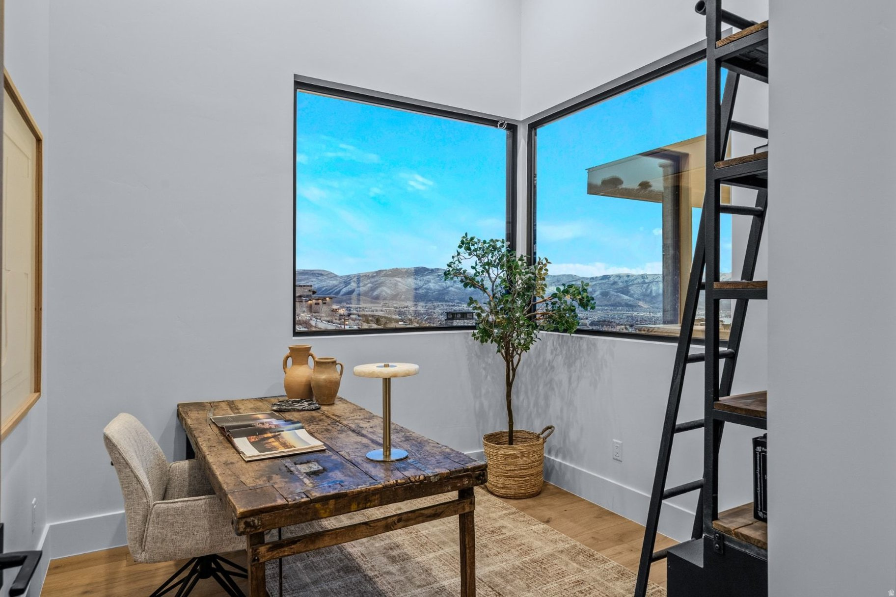 RED LEDGES - Residential