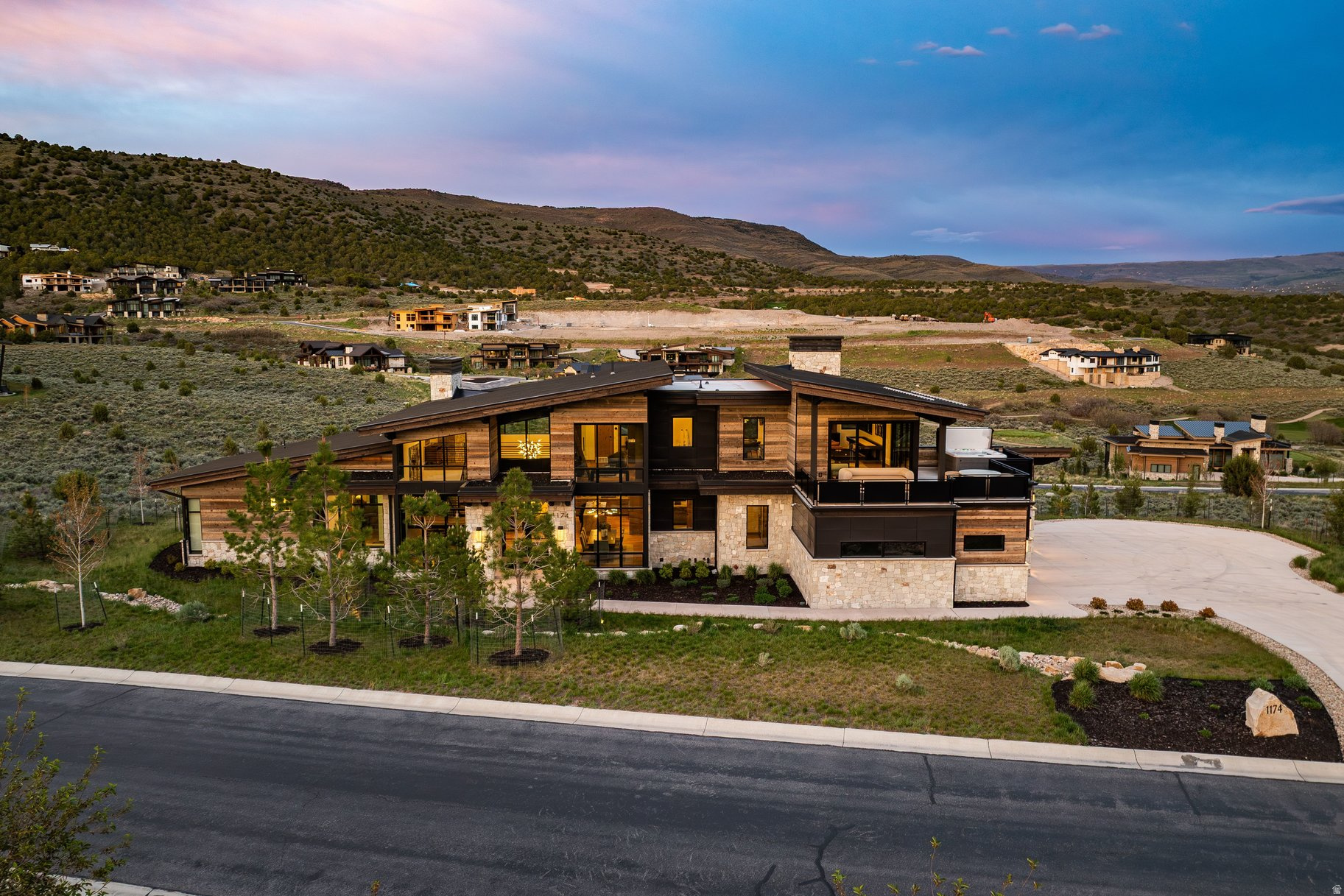 RED LEDGES - Residential