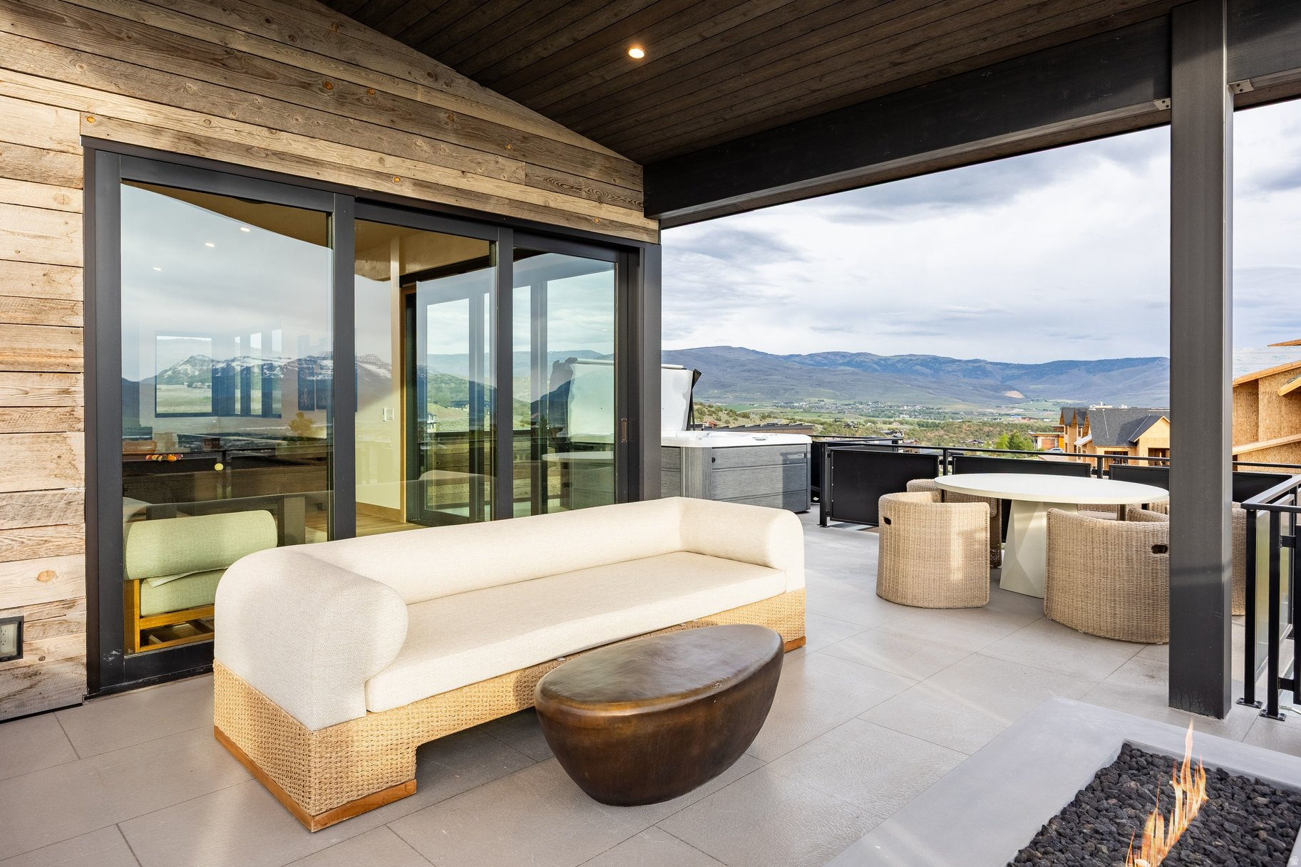 RED LEDGES - Residential