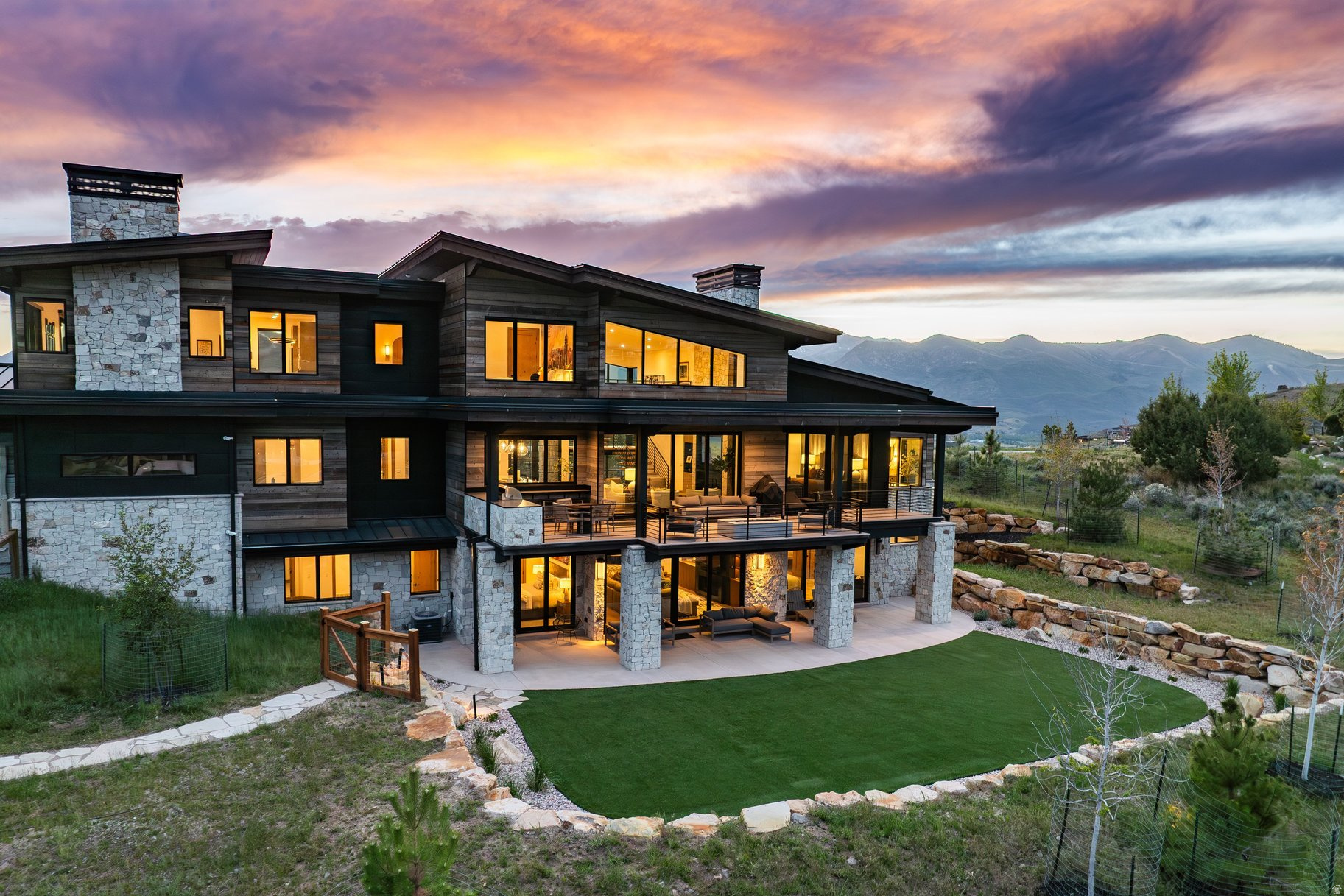 RED LEDGES - Residential