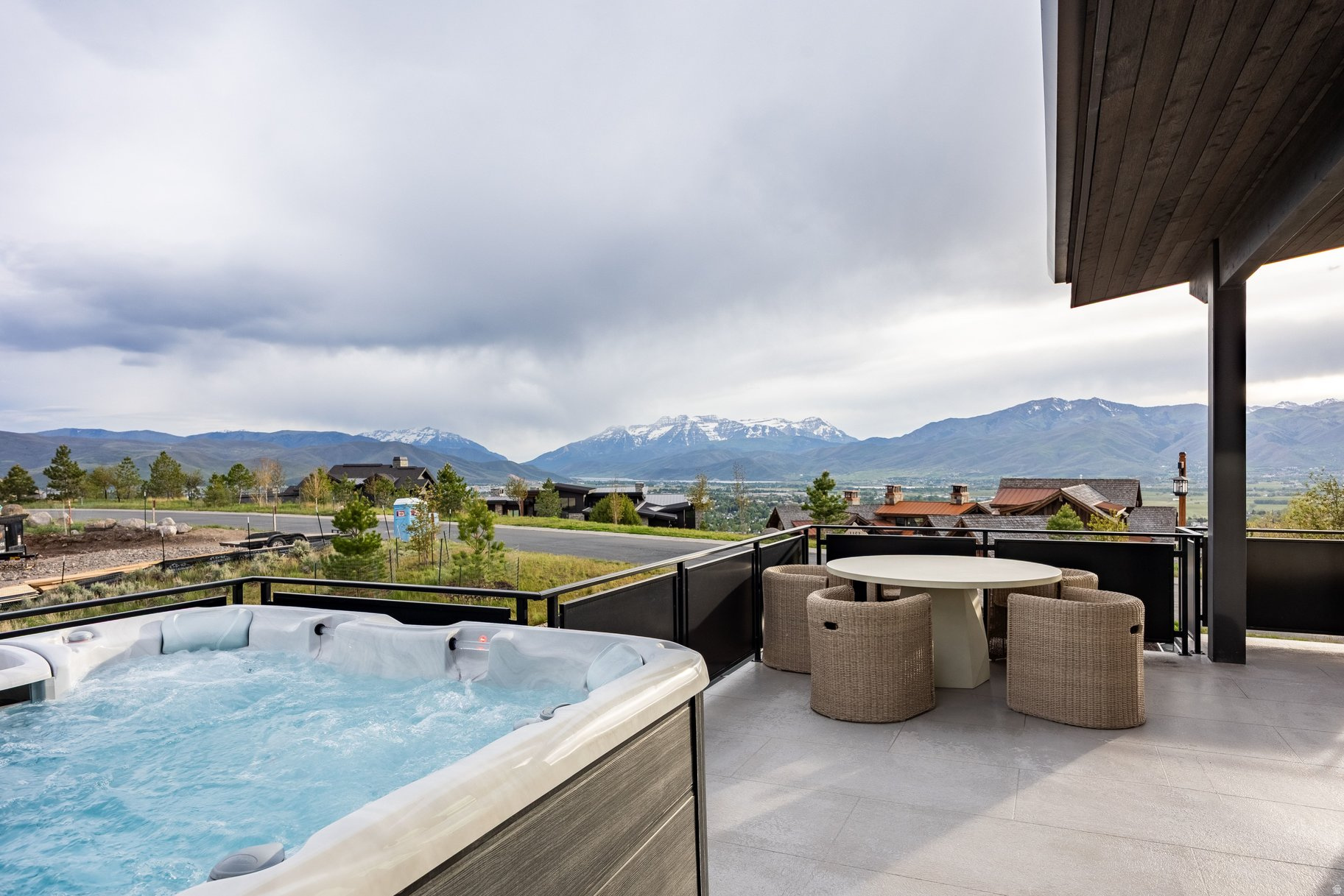RED LEDGES - Residential