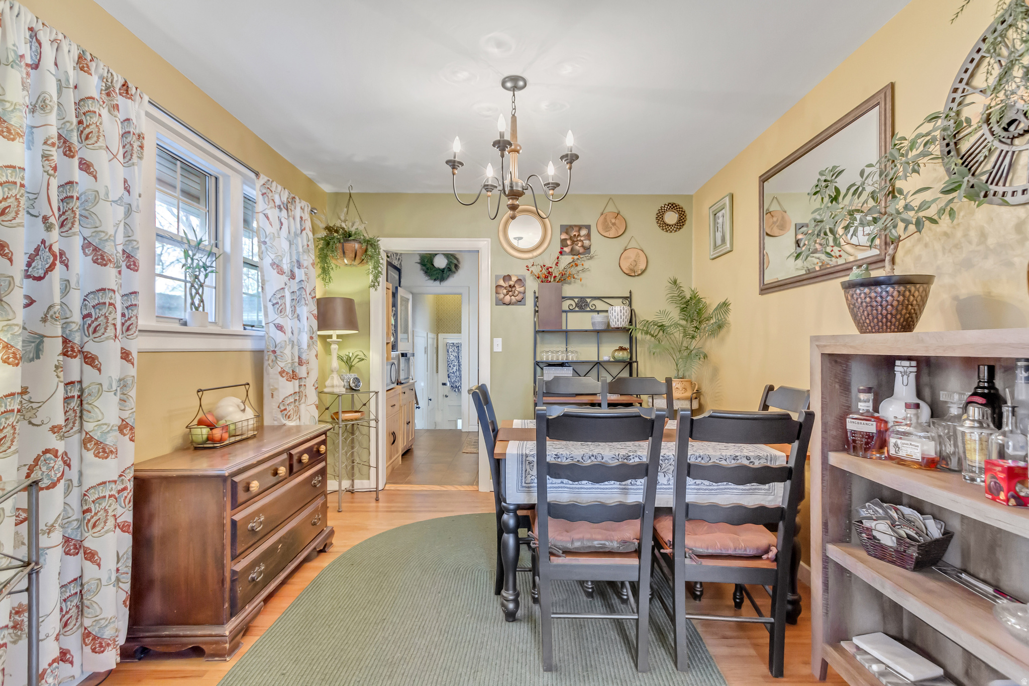 KNOB HILL - Residential